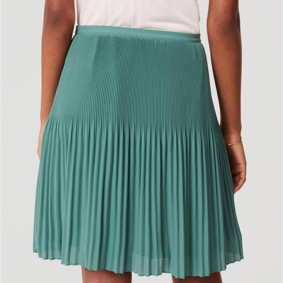 NWT-Ann Taylor LOFT Fluid Pleated Skirt Sz 8 - Picture 2 of 10